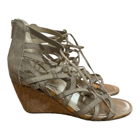 •Elegant Strappy Sandals in Tan - Picture 4 of 6